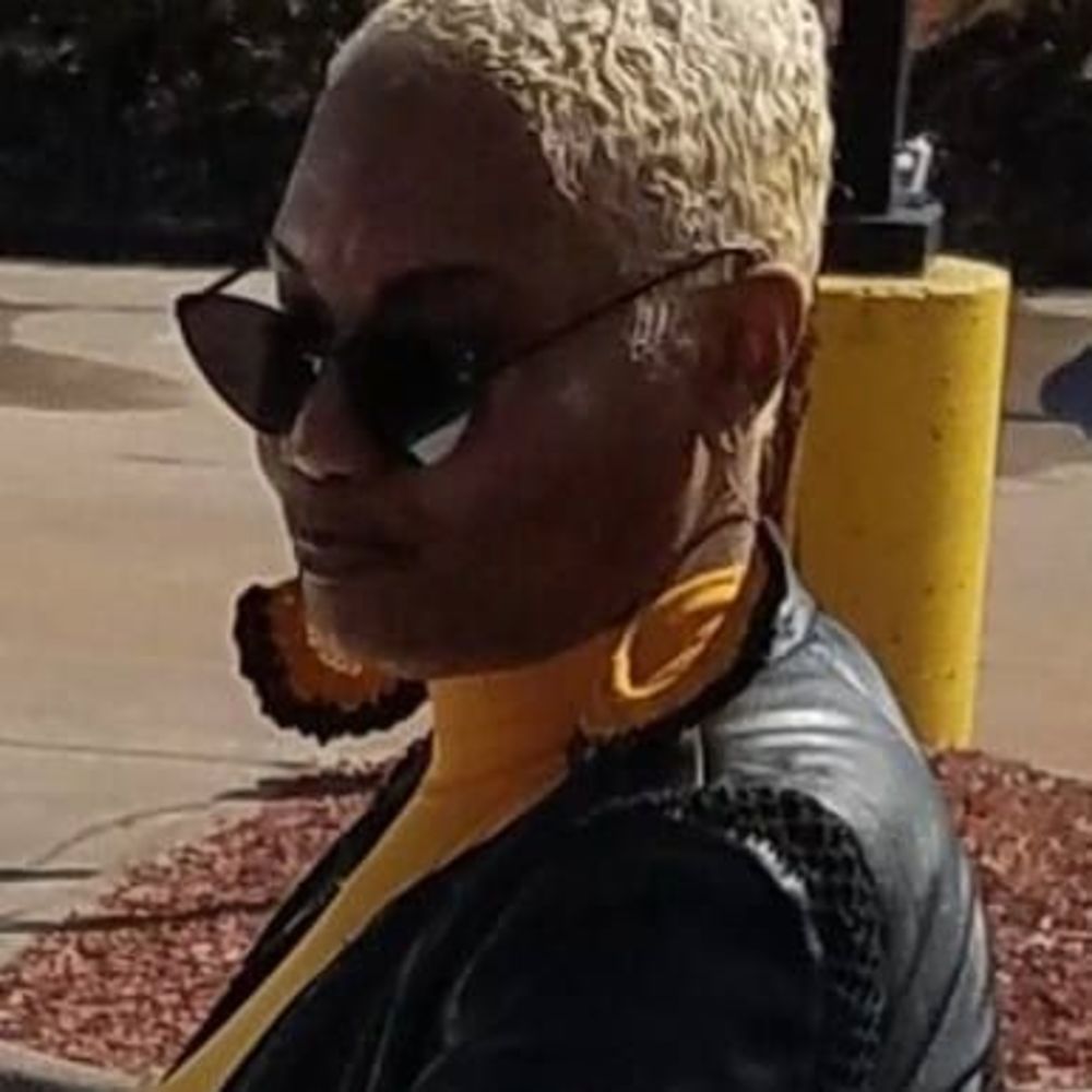 Meet your Posher, Carla